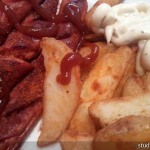 Currywurst mit Potatoe Wedges (Kartoffelecken)