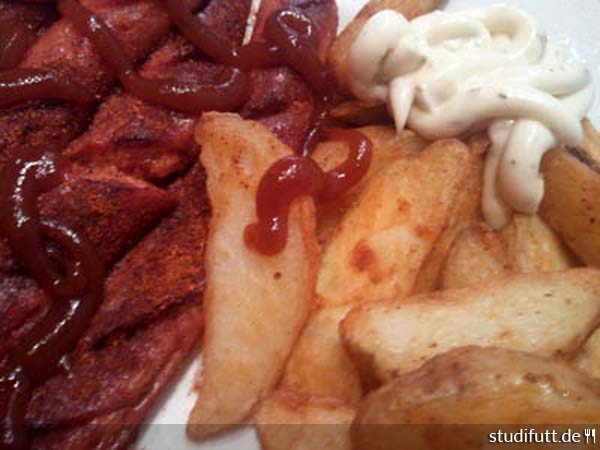 Currywurst mit Potatoe Wedges (Kartoffelecken) | Studentenwiese