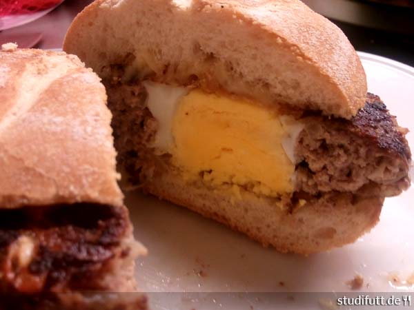 Ei in der Frikadelle Burger