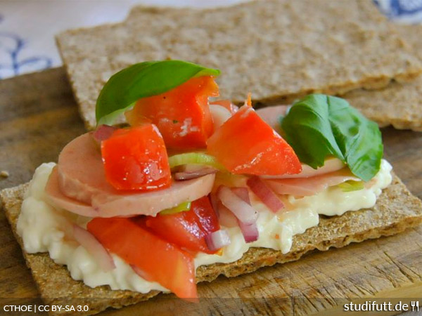 Wurstsalat zu Knäckebrot